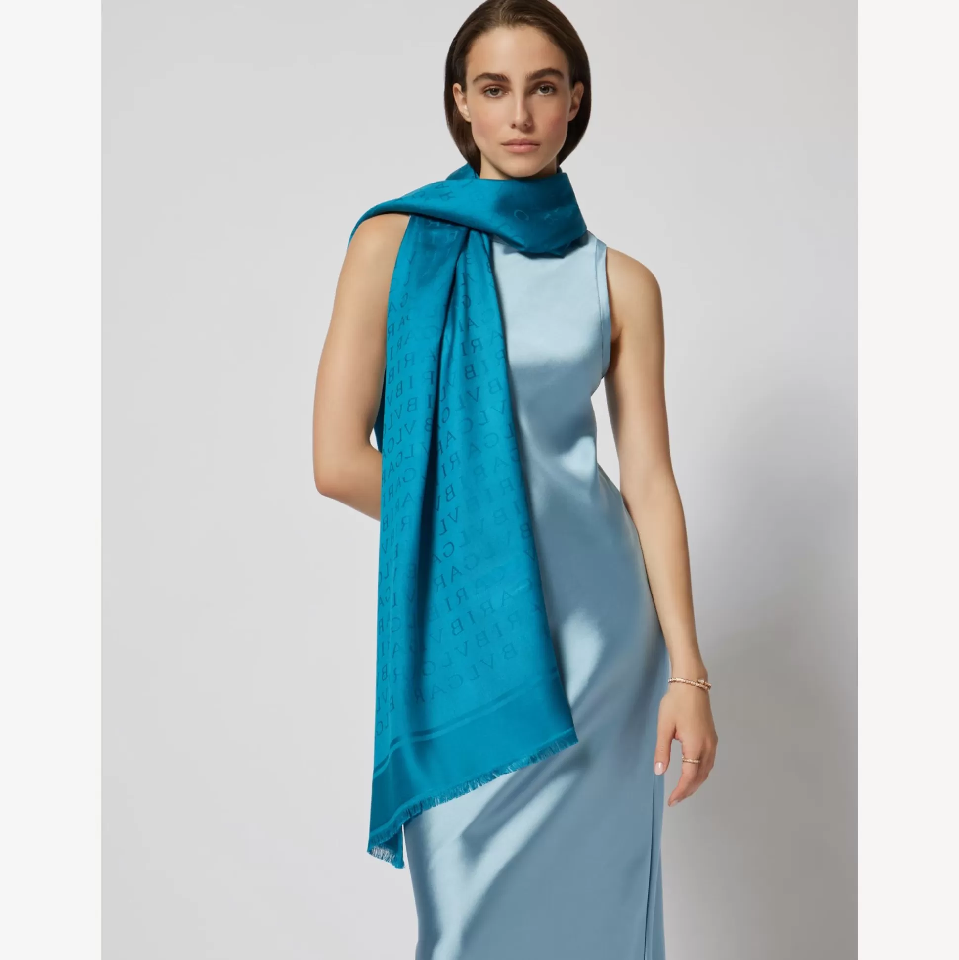 Discount BVLGARI Logomania Stole